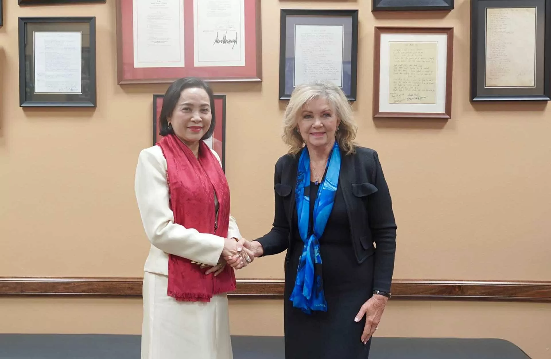 Phó Chủ tịch Quốc hội Nguyễn Thị Thanh gặp và làm việc với các Thượng nghị sĩ Hoa Kỳ Phó Chủ tịch Quốc hội Nguyễn Thị Thanh gặp và làm việc với các Thượng nghị sĩ Hoa Kỳ