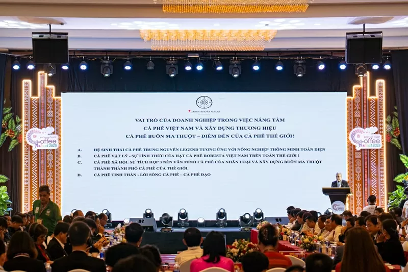 Trung Nguyên Legend trình bày tham luận tại Hội nghị giao thương quốc tế hướng đến góp phần đem về 20 tỷ USD/năm cho ngành cà phê Việt Nam. Trung Nguyên Legend trình bày tham luận tại Hội nghị giao thương quốc tế hướng đến góp phần đem về 20 tỷ USD/năm cho ngành cà phê Việt Nam.
