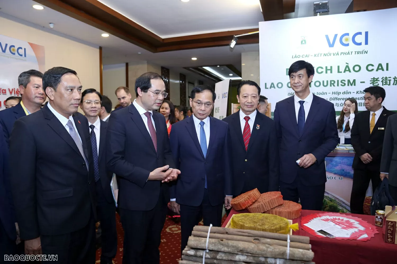 Gặp gỡ 2025: Lào Cai-Trung tâm kết nối giao thương Việt Nam - ASEAN và Tây Nam, Trung Quốc, Cơ hội cho các doanh nghiệp và nhà đầu tư Gặp gỡ 2025: Lào Cai Trung tâm kết nối giao thương Việt Nam - ASEAN và Tây Nam, Trung Quốc, Cơ hội cho các doanh nghiệp và nhà đầu tư