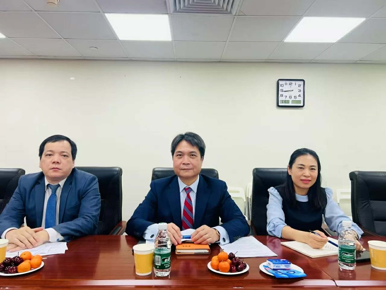 Chi bộ Tổng Lãnh sự quán Việt Nam tại Quảng Châu tổ chức thành công Đại hội nhiệm kỳ 2025-2027 Chi bộ Tổng Lãnh sự quán Việt Nam tại Quảng Châu tổ chức thành công Đại hội nhiệm kỳ 2025-2027