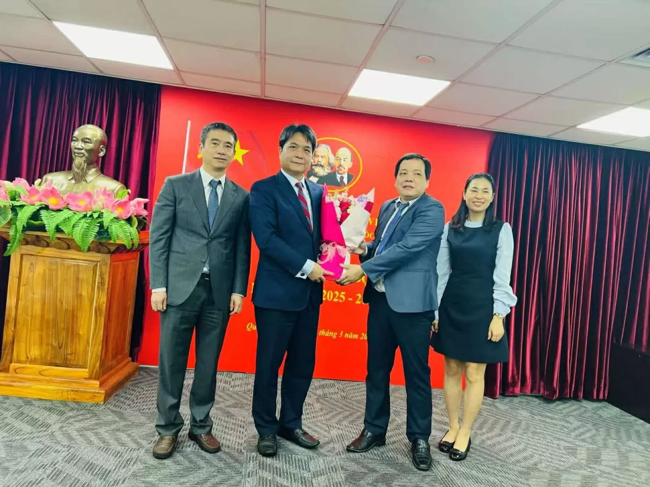 Chi bộ Tổng Lãnh sự quán Việt Nam tại Quảng Châu tổ chức thành công Đại hội nhiệm kỳ 2025-2027 Chi bộ Tổng Lãnh sự quán Việt Nam tại Quảng Châu tổ chức thành công Đại hội nhiệm kỳ 2025-2027