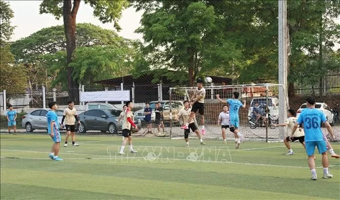 Một pha bóng tại trận mở màn của giải. Ảnh: Xuân Tú - PV TTXVN tại Lào Một pha bóng tại trận mở màn của giải. Ảnh: Xuân Tú - PV TTXVN tại Lào