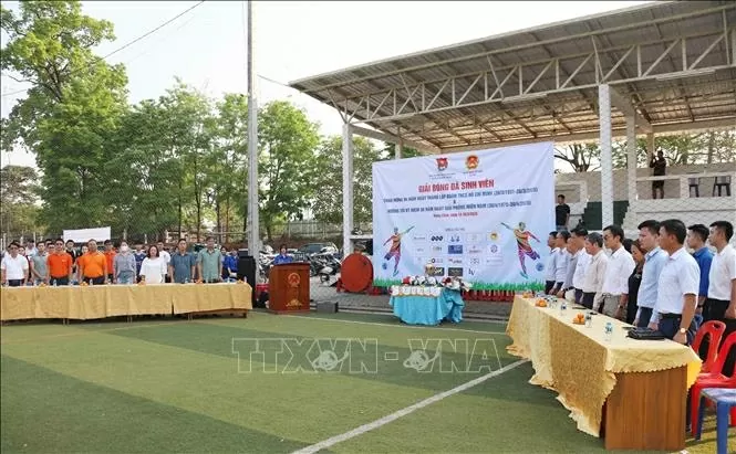 Các đại biểu tham dự Lễ khai mạc cử hành nghi lễ Chào cờ. Ảnh: Xuân Tú - PV TTXVN tại Lào Các đại biểu tham dự Lễ khai mạc cử hành nghi lễ Chào cờ. Ảnh: Xuân Tú - PV TTXVN tại Lào