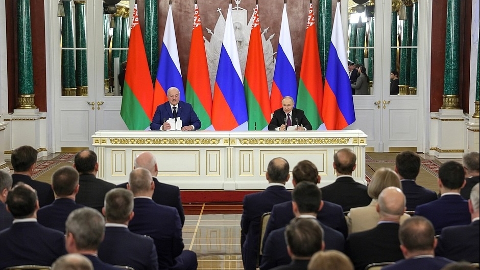 Ảnh ấn tượng: Nga đề cập việc ai sẽ ra lệnh ngừng bắn ở Ukraine và cái giá phải trả; ông Trump nói thời điểm chấm dứt nguy cơ Moscow tấn công NATO