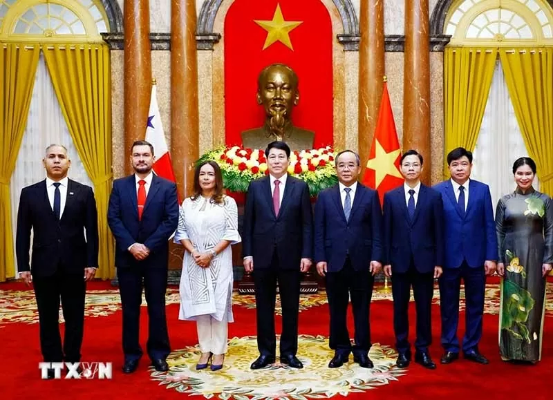 Chủ tịch nước Lương Cường tiếp Đại sứ các nước trình Quốc thư Chủ tịch nước Lương Cường tiếp Đại sứ các nước trình Quốc thư