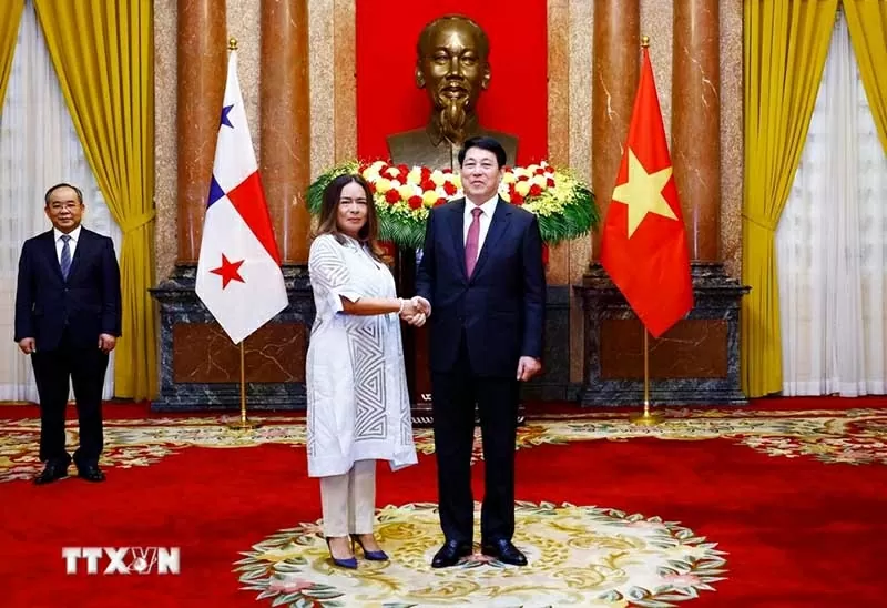 Chủ tịch nước Lương Cường tiếp Đại sứ các nước trình Quốc thư Chủ tịch nước Lương Cường tiếp Đại sứ các nước trình Quốc thư