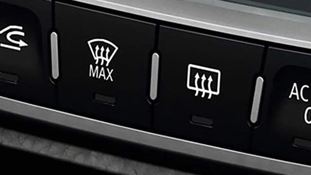 Mẹo nhanh chóng làm tan sương mờ trên kính lái xe ô tô