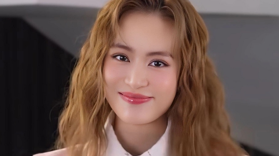 Hoàng Thùy Linh ưa thích phong cách thời trang tối giản, che vóc dáng