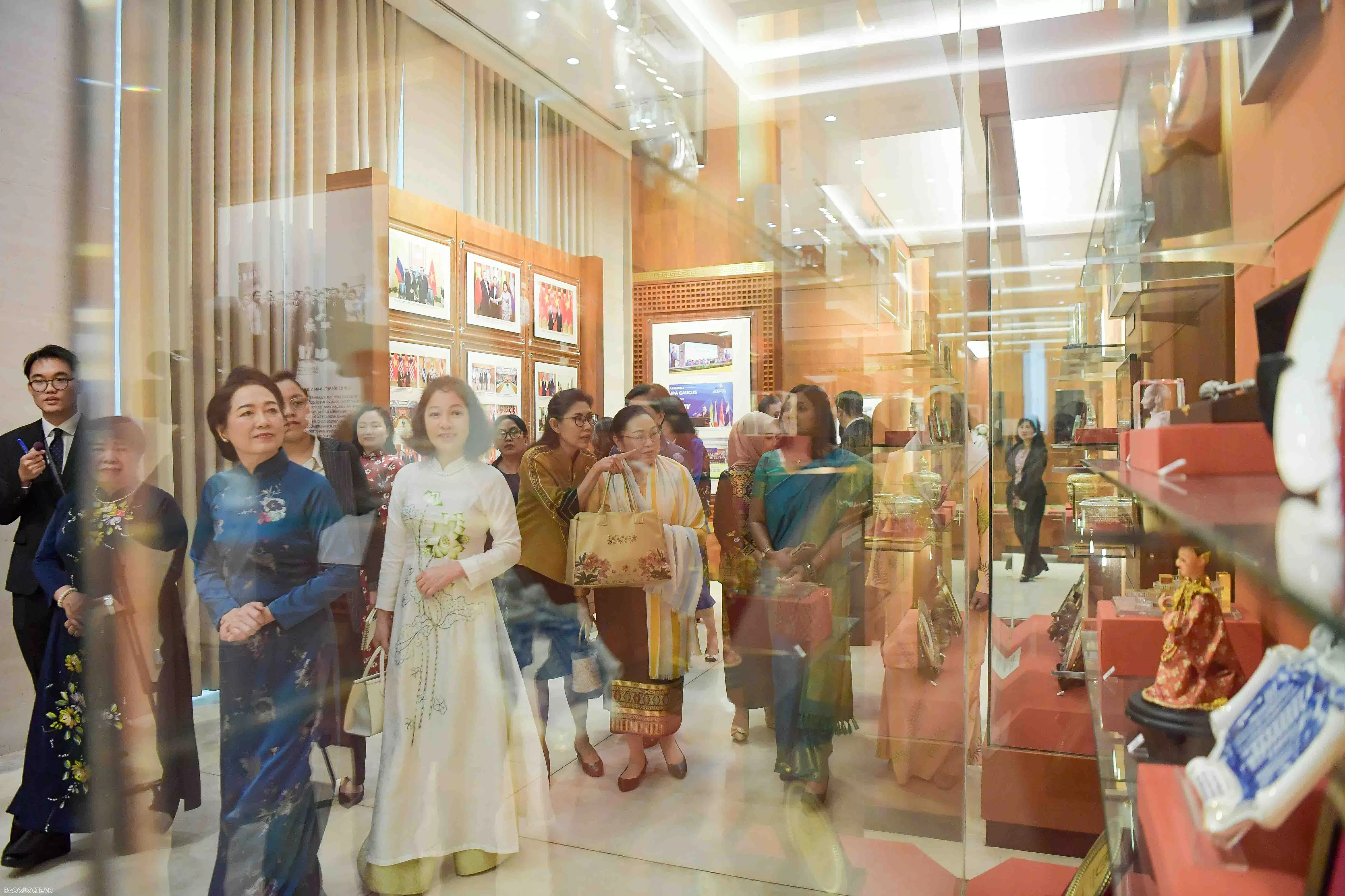 Phu nhân Chủ tịch Quốc hội tiếp Nhóm Phụ nữ cộng đồng ASEAN Phu nhân Chủ tịch Quốc hội Nguyễn Thị Thanh Nga tiếp Nhóm Phụ nữ cộng đồng ASEAN tại Hà Nội