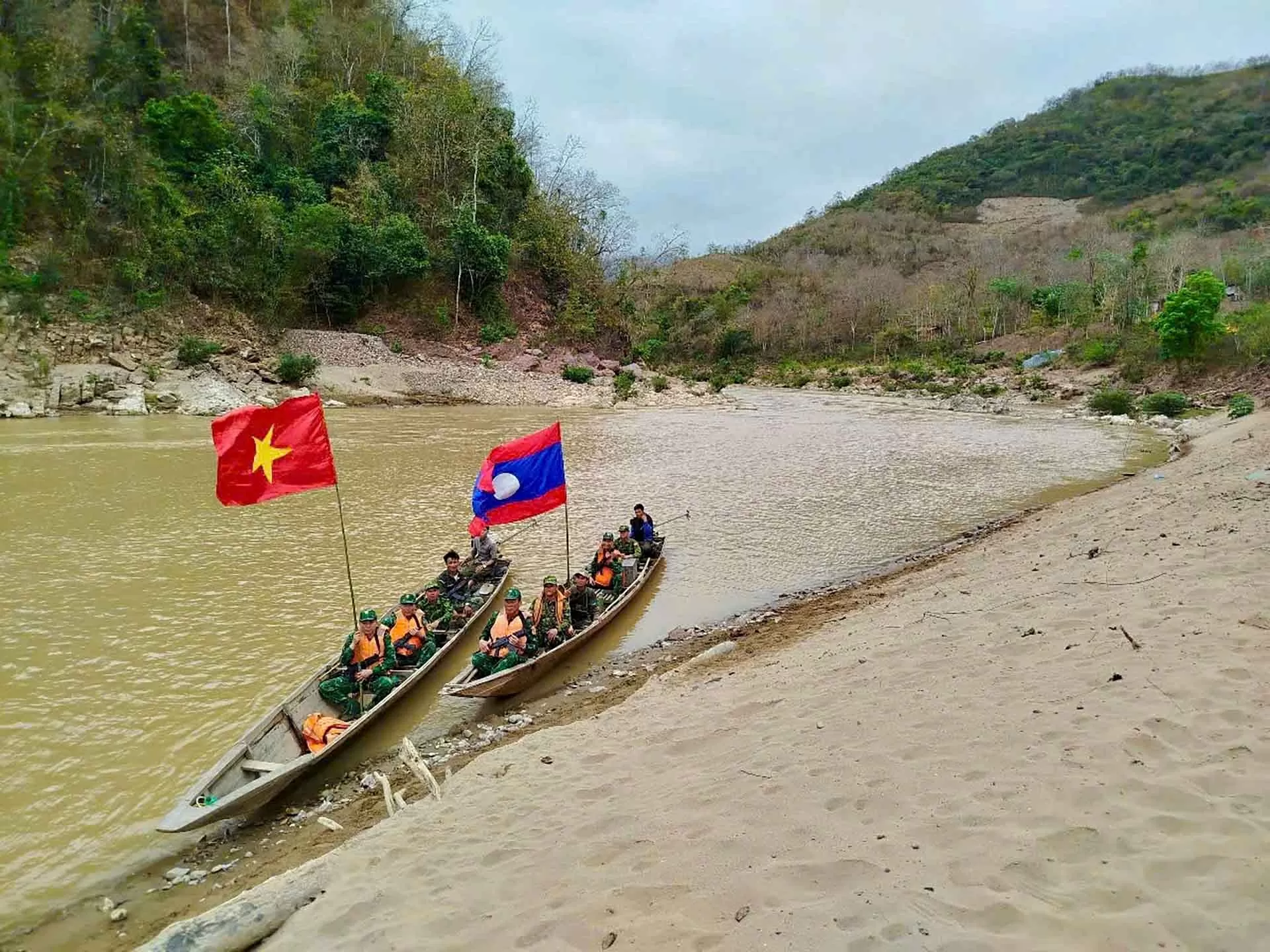 Bộ đội Biên phòng Nghệ An và Xiangkhouang, Lào tuần tra song phương bảo vệ biên giới