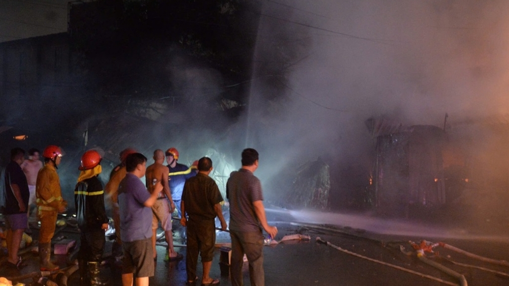 Cháy lớn thiêu rụi nhiều kiốt tại chợ Thanh Đa, TP. Hồ Chí Minh