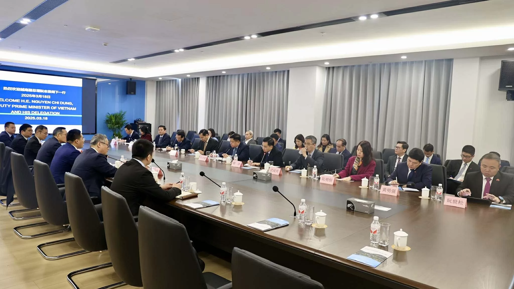 Việt Nam-Trung Quốc: Tăng cường trao đổi, chia sẻ kinh nghiệm về phát triển kinh tế tư nhân và các khu thương mại tự do Việt Nam-Trung Quốc: Tăng cường trao đổi, chia sẻ kinh nghiệm về phát triển kinh tế tư nhân và các khu thương mại tự do