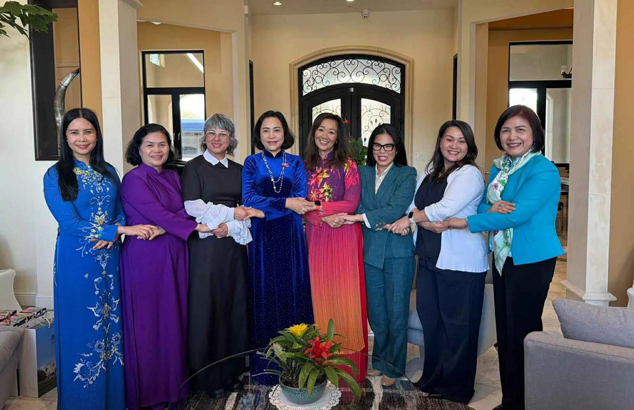 Phó Chủ tịch Quốc hội Nguyễn Thị Thanh thăm bang California nhân chuyến công tác tới Hoa Kỳ Phó Chủ tịch Quốc hội Nguyễn Thị Thanh thăm bang California nhân chuyến công tác tới Hoa Kỳ