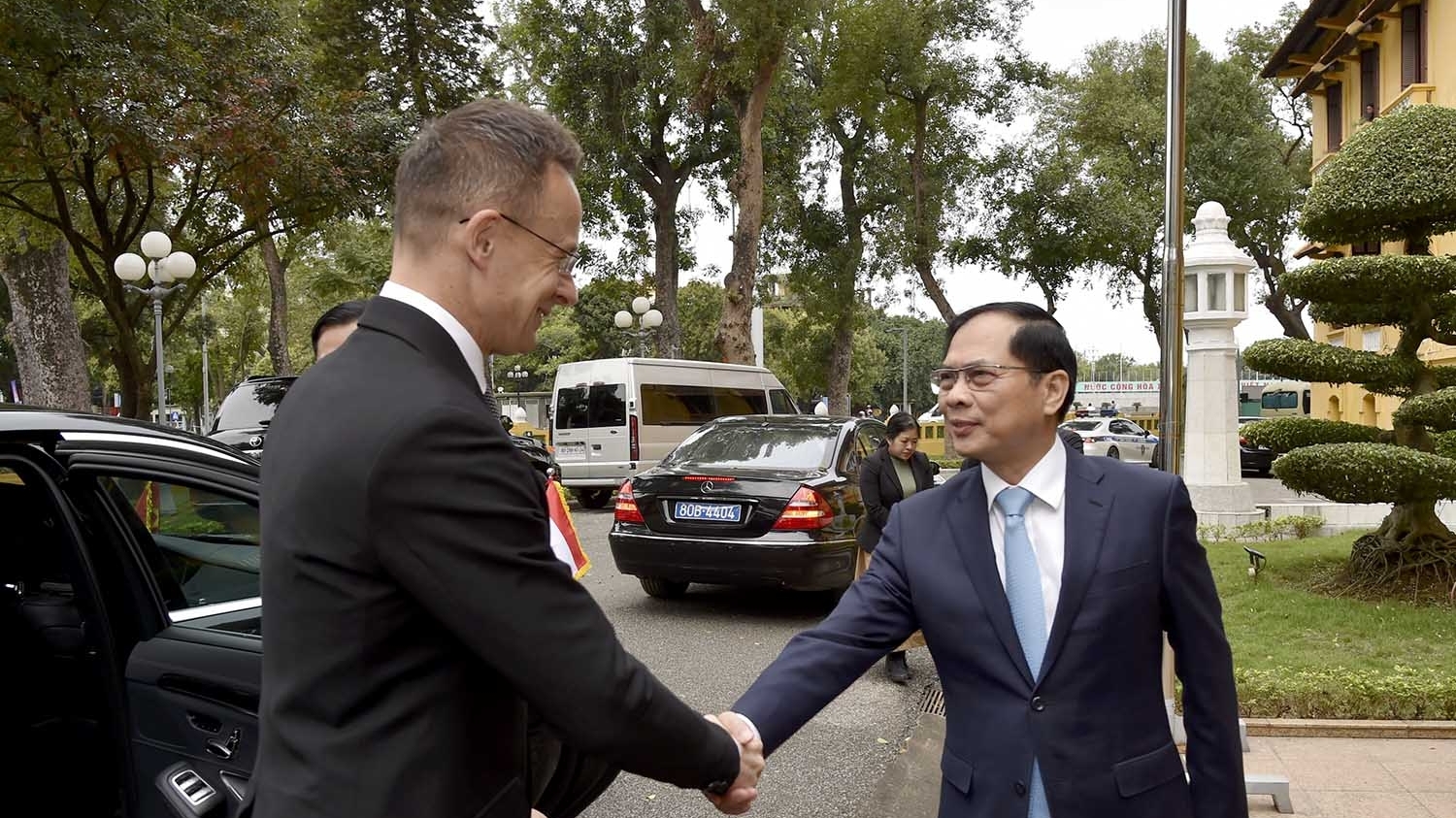 Phó Thủ tướng, Bộ trưởng Ngoại giao Bùi Thanh Sơn đón tiếp Bộ trưởng Ngoại giao và Kinh tế đối ngoại Hungary