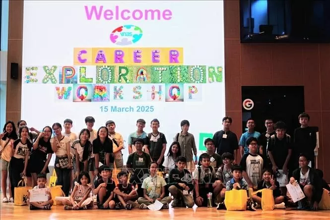 Trang bị về công nghệ hiện đại và kỹ năng số cần thiết cho thế hệ trẻ người Việt tại Singapore 'Trải nghiệm về AI và an toàn Internet' dành cho thế hệ trẻ người Việt tại Singapore