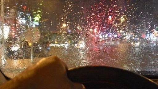 Lái xe ô tô dưới trời mưa trong đêm bạn cần lưu ý những gì?