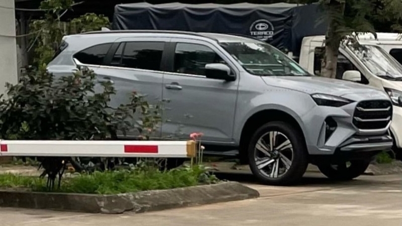 SUV 7 chỗ Isuzu mu-X 2025 lần đầu lộ diện tại Việt Nam