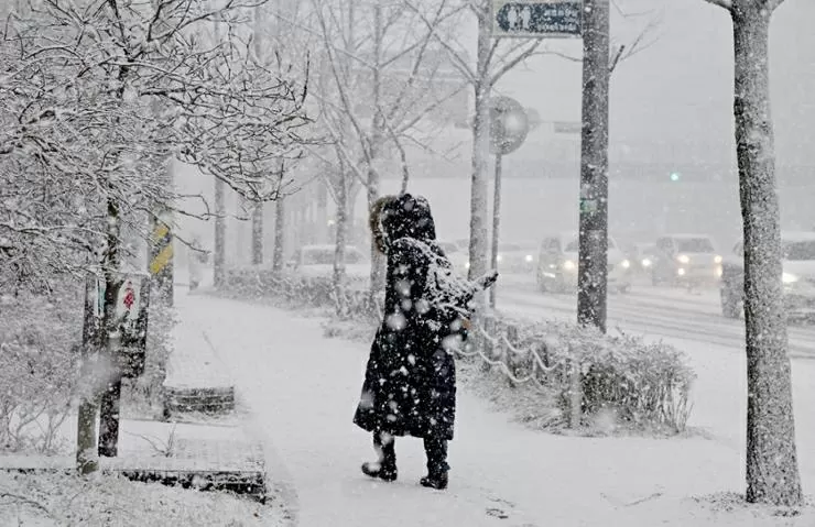 Khung cảnh trắng xoá ở Hàn Quốc sau khi bị bão tuyết ‘tấn công’ Khung cảnh trắng xoá ở Hàn Quốc sau khi bị bão tuyết ‘tấn công’