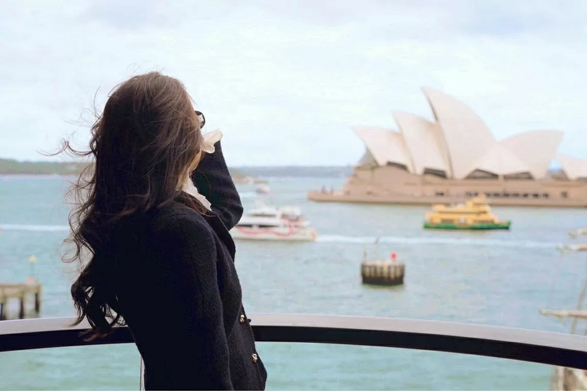 Hoa hậu Đặng Thu Thảo diện thiết kế thương hiệu Việt du lịch Australia Hoa hậu Đặng Thu Thảo diện thiết kế thương hiệu Việt du lịch Australia