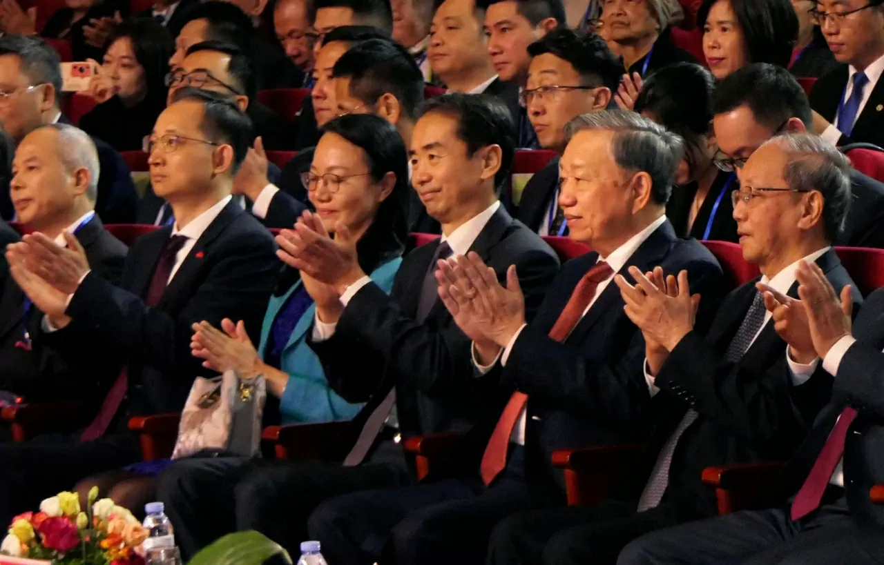 Tổng Bí thư dự chương trình Gặp gỡ lưu học sinh, sinh viên Việt-Trung các thời kỳ Tổng Bí thư dự chương trình Gặp gỡ lưu học sinh, sinh viên Việt-Trung các thời kỳ