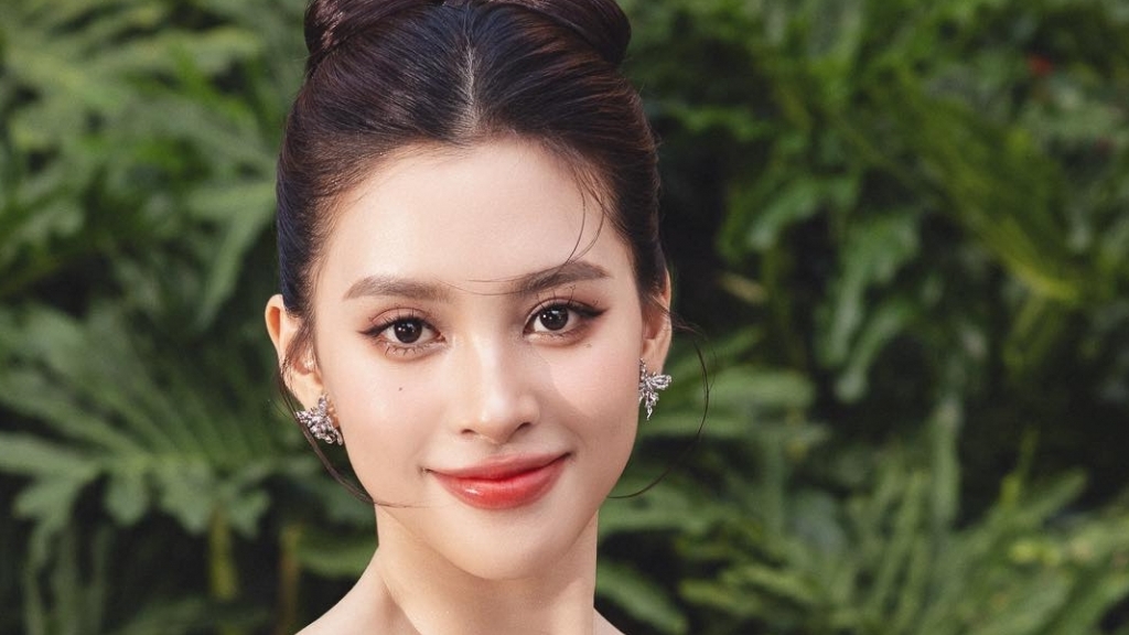 Không thể rời mắt trước nhan sắc của Hoa hậu Trần Tiểu Vy