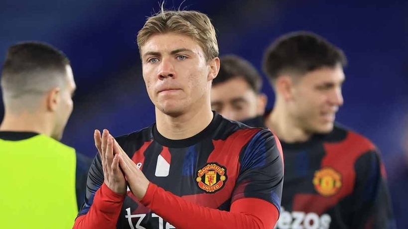 MU ra giá bán tiền đạo Hojlund