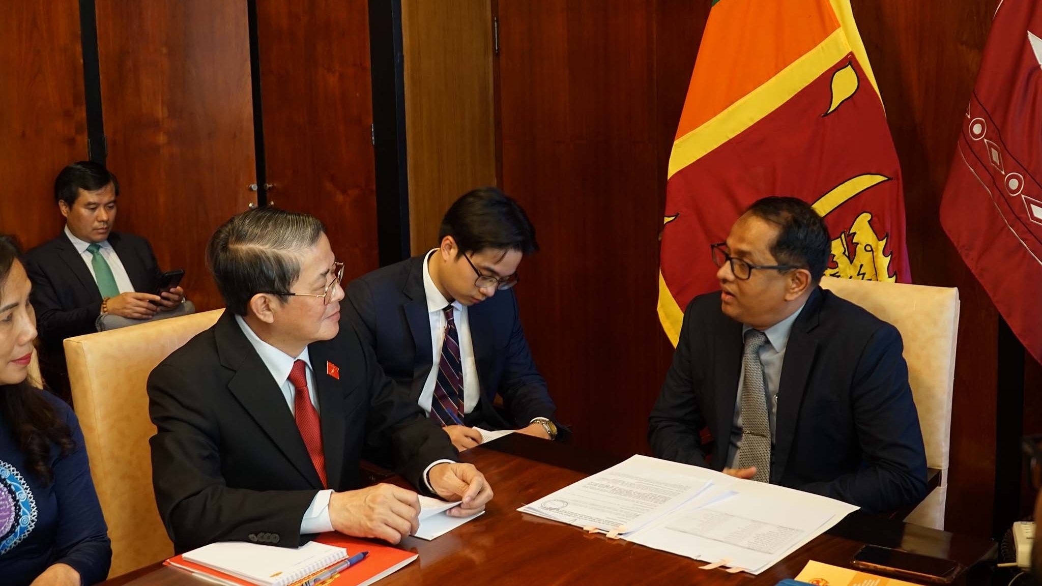 Việt Nam luôn coi trọng vun đắp quan hệ hữu nghị truyền thống và hợp tác nhiều mặt với Sri Lanka