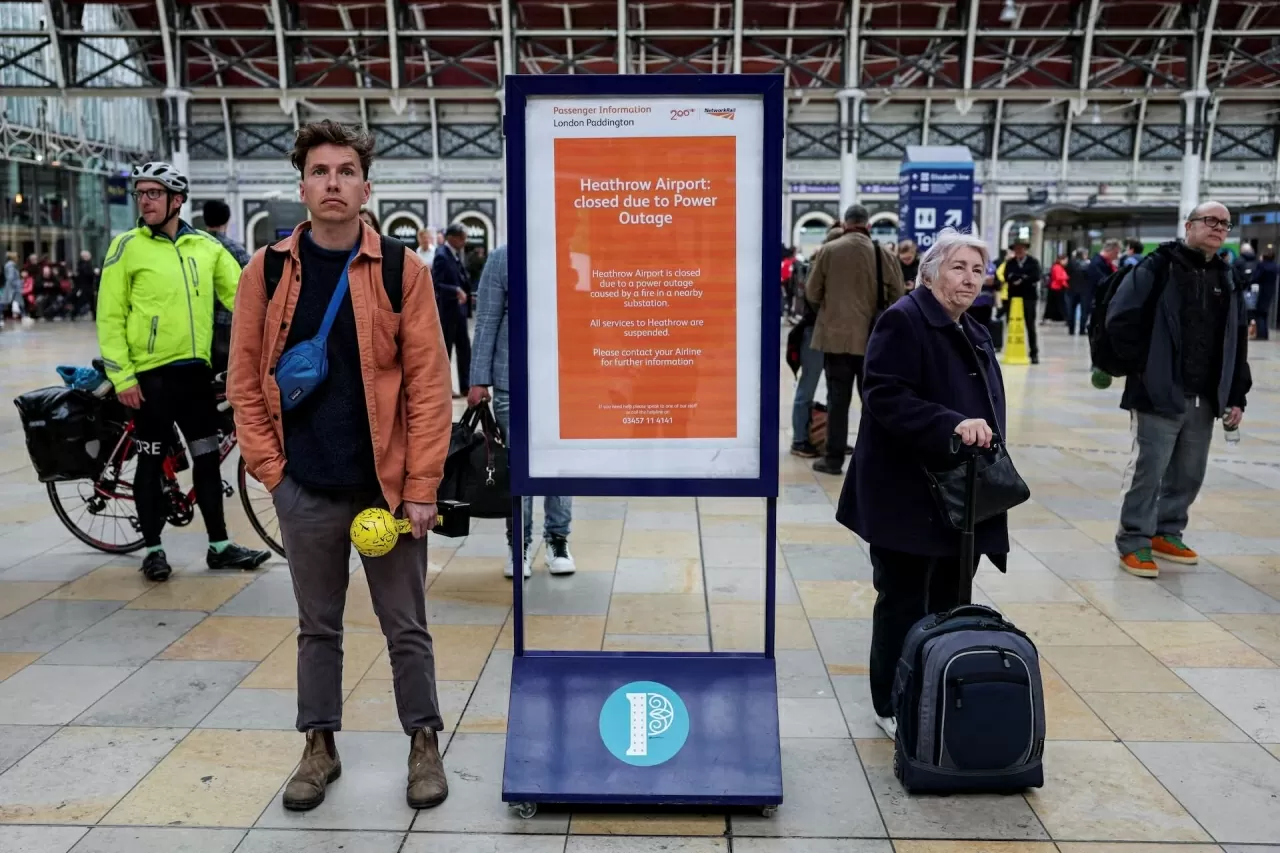 Anh: Cận cảnh đám cháy lớn tại sân bay Heathrow, làm gián đoạn hoạt động du lịch toàn cầu