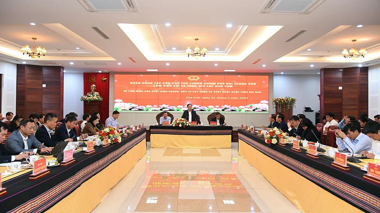 Phó Thủ tướng đánh giá cao hai địa phương đã chủ động xây dựng kịch bản và khẳng định quyết tâm đạt mức tăng trưởng cao hơn mục tiêu Chính phủ giao. (Ảnh: Hải Minh)