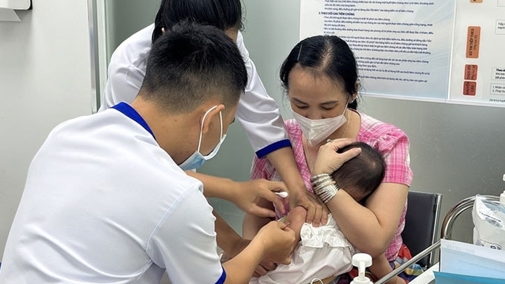 Hà Nội 'đi từng ngõ, gõ từng nhà', thực hiện chiến dịch tiêm chủng vaccine phòng, chống bệnh sởi