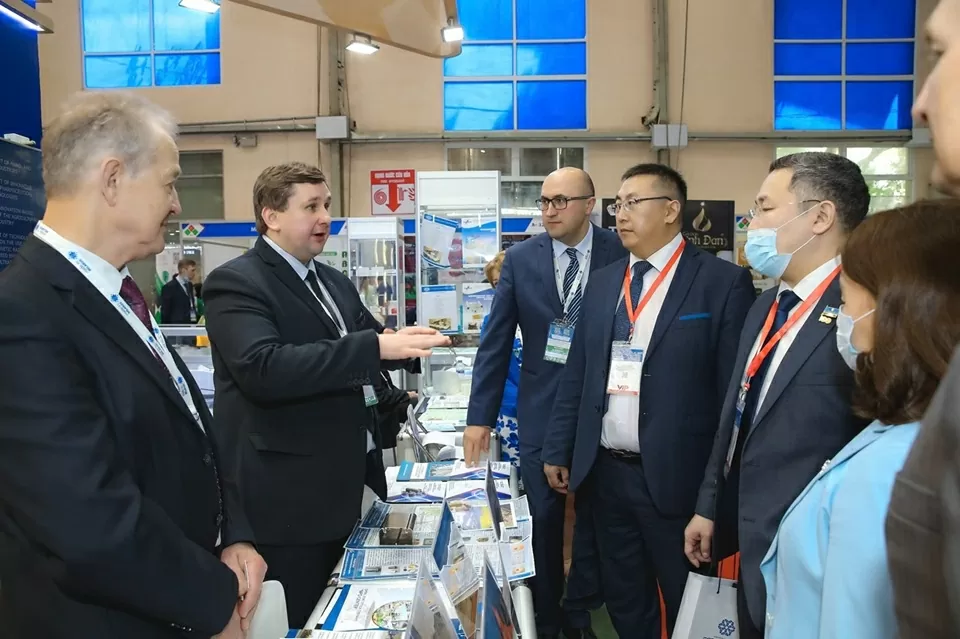 Chuyển đổi xanh - Hướng đi bền vững của ngành điện tử, máy móc và công nghiệp hỗ trợ Chuyển đổi xanh - Hướng đi bền vững của ngành điện tử, máy móc và công nghiệp hỗ trợ