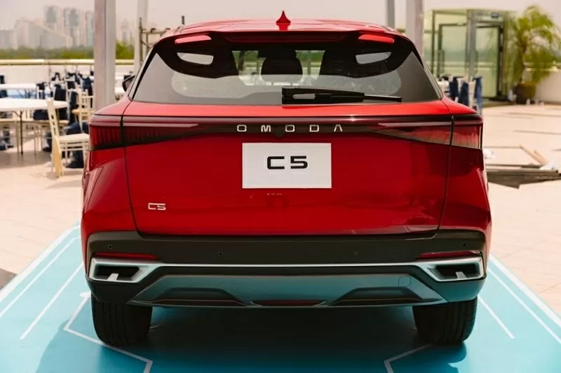 Cụm đèn hậu LED kéo dài tạo vẻ liền mạch và hiện đại Cụm đèn hậu LED kéo dài tạo vẻ liền mạch và hiện đại