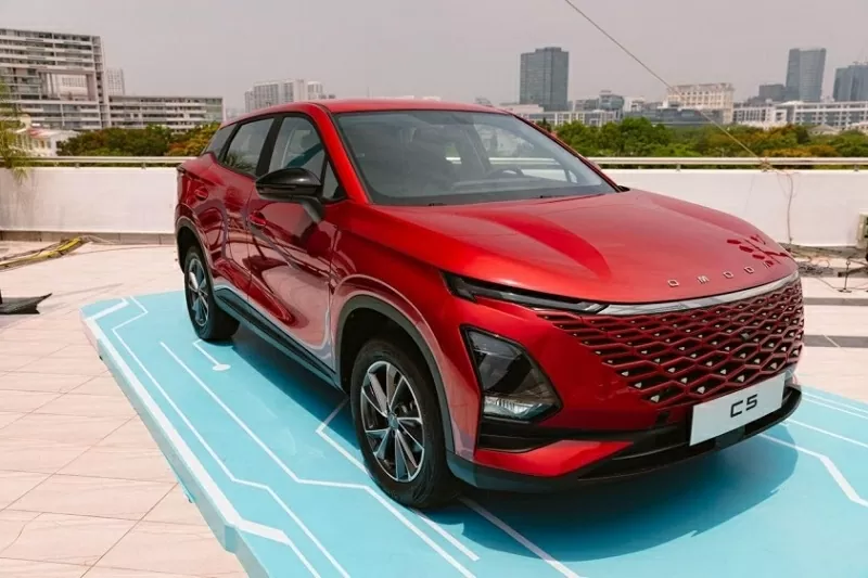 Phần đầu của Omoda C5 Luxury nổi bật với bộ lưới tản nhiệt không viền Phần đầu của Omoda C5 Luxury nổi bật với bộ lưới tản nhiệt không viền