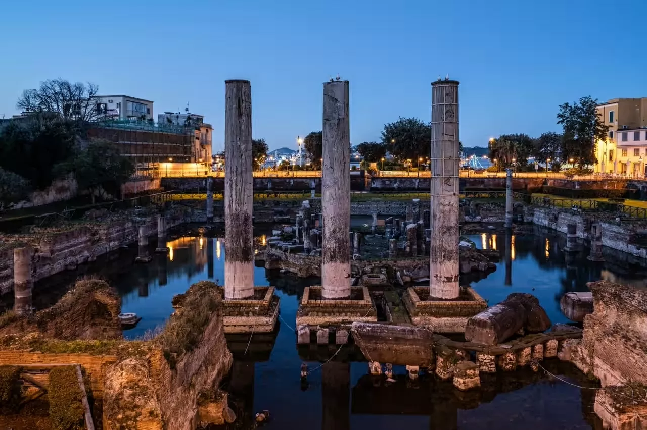 Cuộc sống ở vùng núi lửa Phlegraean Fields của Italy Cuộc sống ở siêu núi lửa Phlegraean Fields của Italy