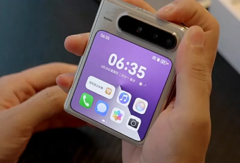 Người dùng có thể sử dụng màn hình ngoài của Pura X như một chiếc điện thoại độc lập Người dùng có thể sử dụng màn hình ngoài của Pura X như một chiếc điện thoại độc lập