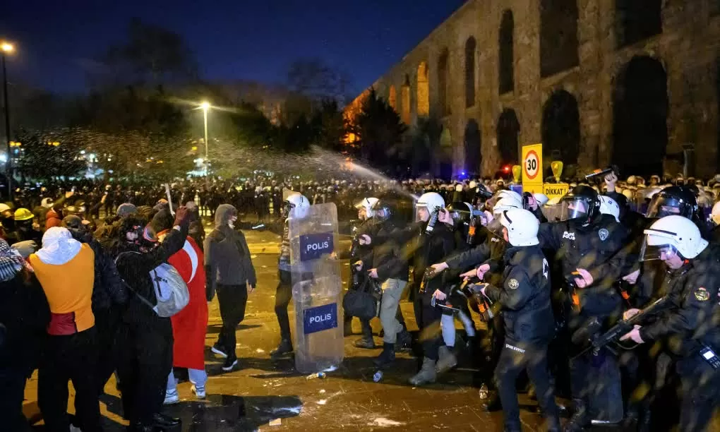 Thị trưởng Istanbul bị bắt, tình hình Thổ Nhĩ Kỳ 'căng như dây đàn' , nguy cơ biểu tình diễn biến phức tạp Thị trưởng Istanbul bị bắt, tình hình Thổ Nhĩ Kỳ 'căng như dây đàn' , nguy cơ biểu tình diễn biến phức tạp