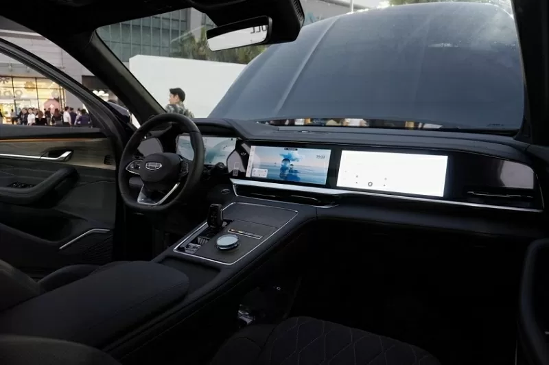 Geely Monjaro có thể tự tìm được vị trí đỗ hoặc đến đón người lái Geely Monjaro có thể tự tìm được vị trí đỗ hoặc đến đón người lái