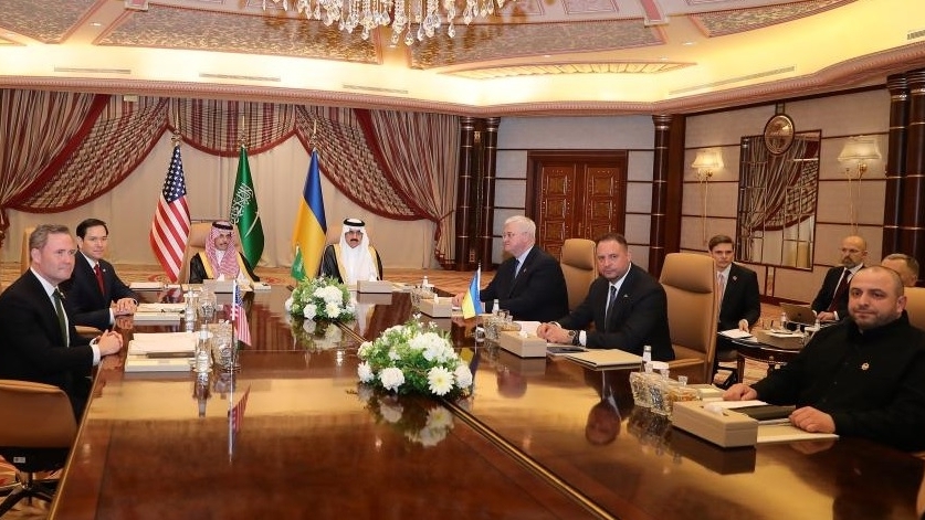 Cả phái đoàn Nga và Ukraine đều đến Saudi Arabia, Mỹ tất bật với vai trò trung gian, lạc quan chưa bao giờ gần hòa bình đến thế
