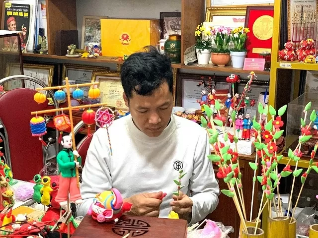 Nghệ nhân tò hè kể chuyện giữ nghề giữa thời đại số Nghệ nhân tò hè kể chuyện giữ nghề giữa thời đại số