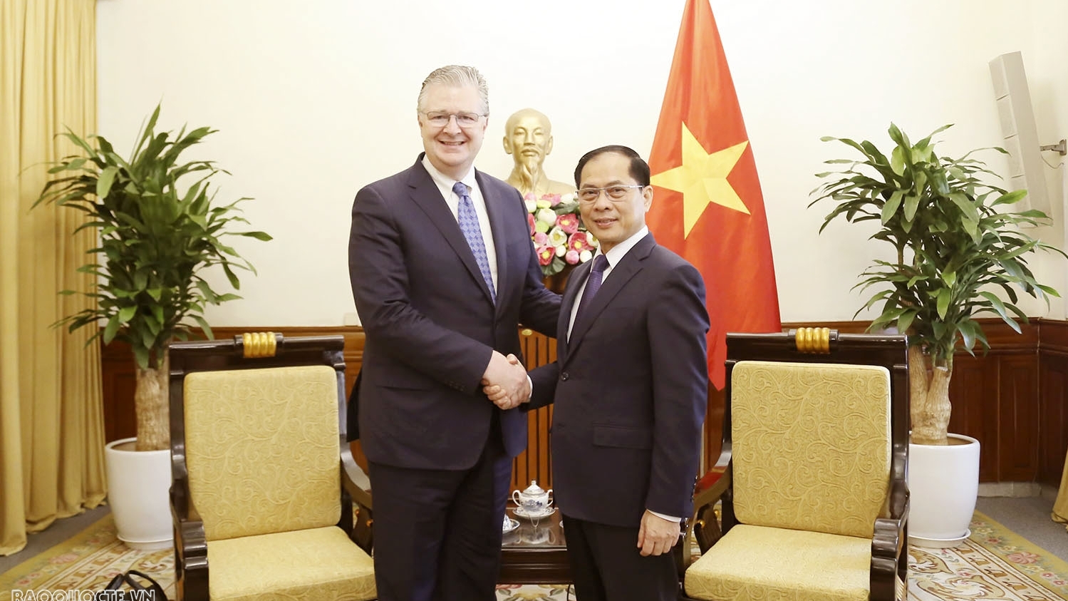 Phó Thủ tướng, Bộ trưởng Ngoại giao Bùi Thanh Sơn tiếp lãnh đạo Tập đoàn Asia Group Daniel Kritenbrink