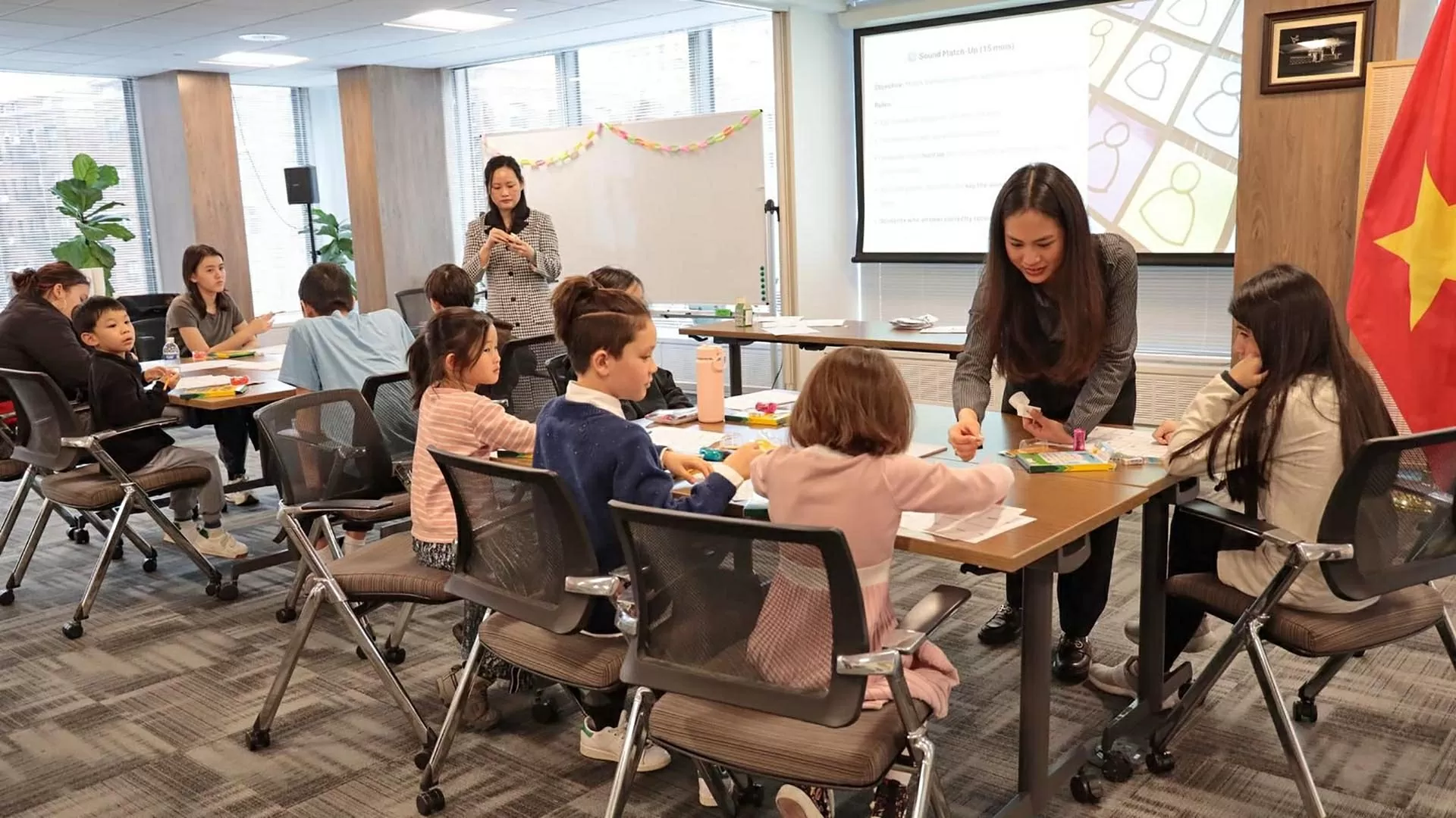 Khai giảng lớp dạy tiếng Việt cho các em nhỏ tại thành phố New York (Mỹ)