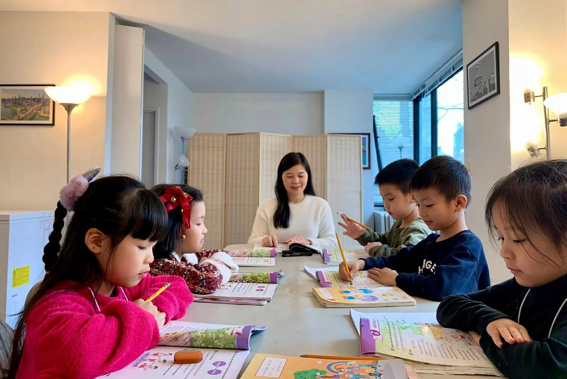 Khai giảng lớp dạy tiếng Việt cho các em nhỏ tại thành phố New York (Mỹ)