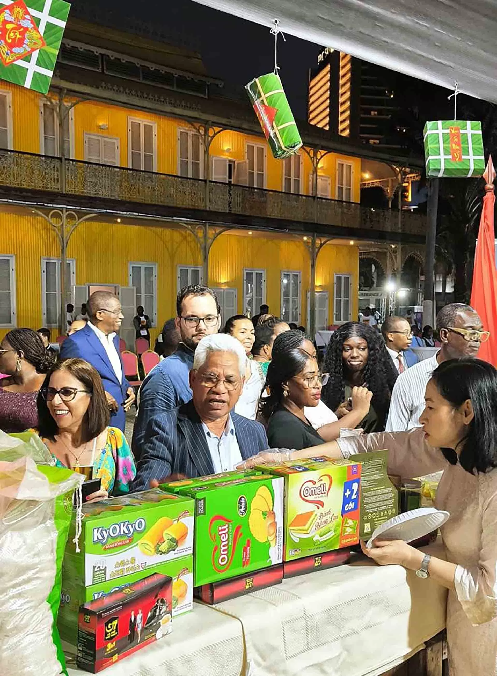 Ẩm thực Việt Nam chinh phục thực khách trong Đêm hương vị khối Pháp ngữ tại Angola