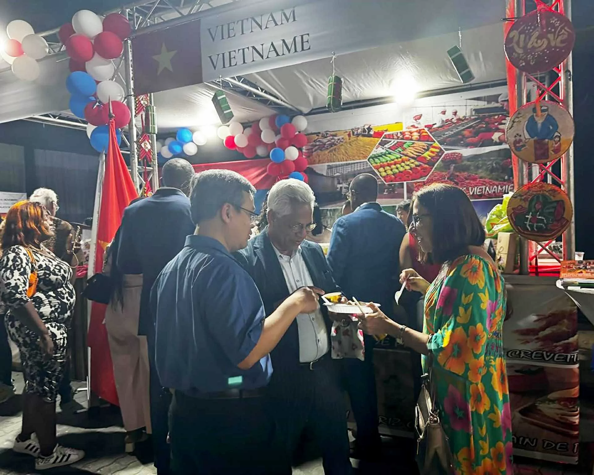 Ẩm thực Việt Nam chinh phục thực khách trong Đêm hương vị khối Pháp ngữ tại Angola