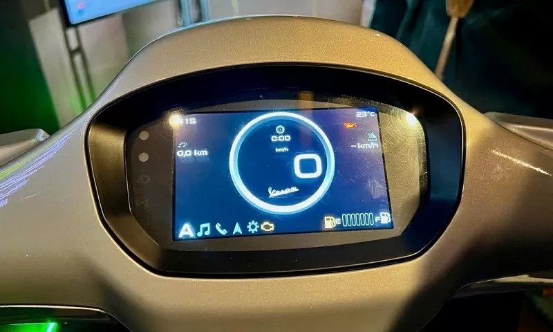 Màn hình 5 inch là một trong những điểm mới trên mẫu Vespa Sprint Tech