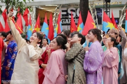 'Tóc xanh vạt áo' - Tôn vinh văn hoá dân tộc tại đêm đồng diễn Việt phục