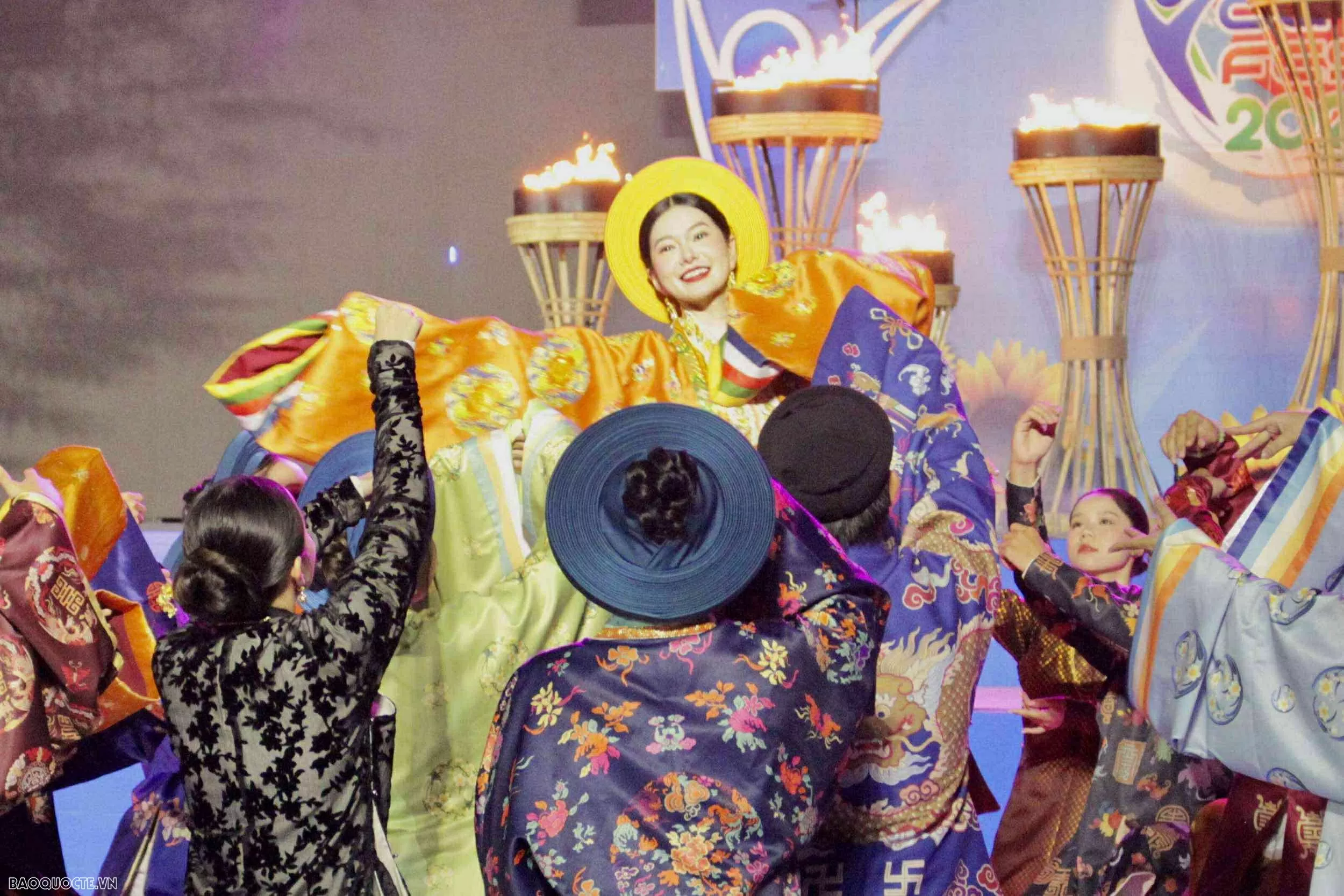 Nữ diễn viên Yên Đan tham gia biểu diễn. (Ảnh: Ngọc Ánh)