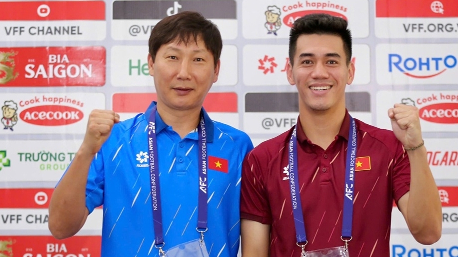 HLV Kim Sang Sik muốn đội tuyển Việt Nam thắng đậm Lào