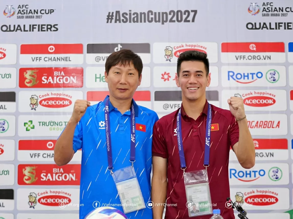 HLV Kim Sang Sik muốn đội tuyển Việt Nam thắng đậm Lào