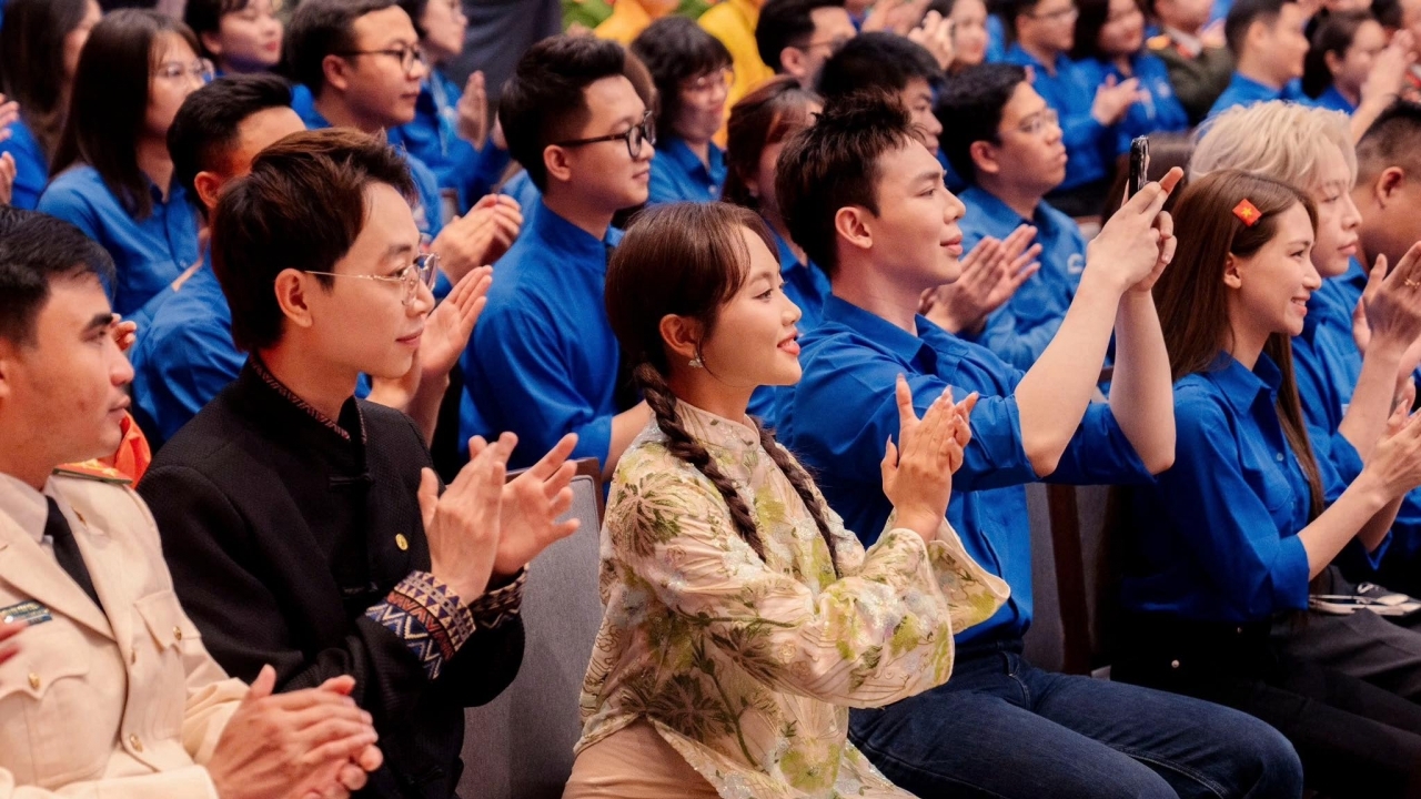 Hành trang thanh niên Việt Nam trong kỷ nguyên mới: Tâm trong, trí sáng, hoài bão lớn